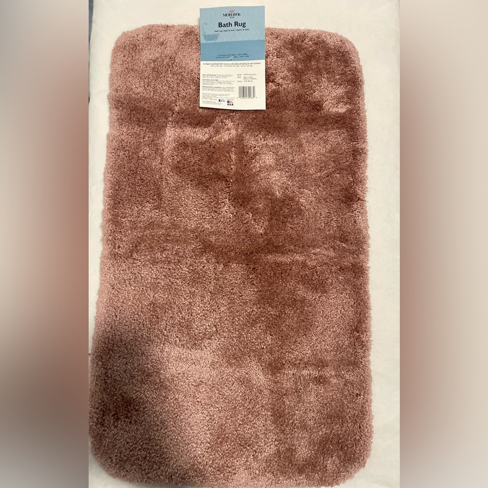 Mohawk Home Bath Rug Luxurious Softness 20”x34” Style: Acclaim  Color: Blush NWT